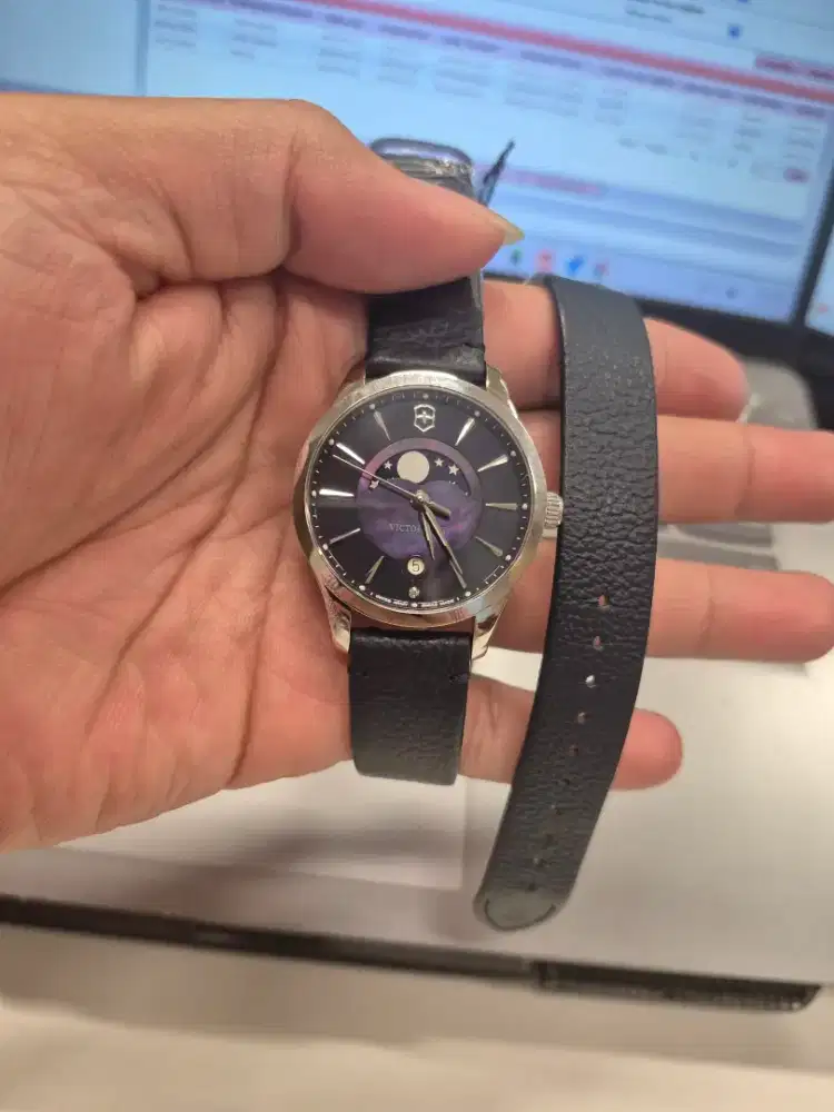 Jam Victorinox Alliance Blue Mother of Pearl Dial Swiss Made Original