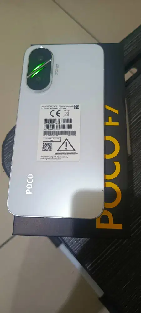 Jual hp Poco f7 white mulus