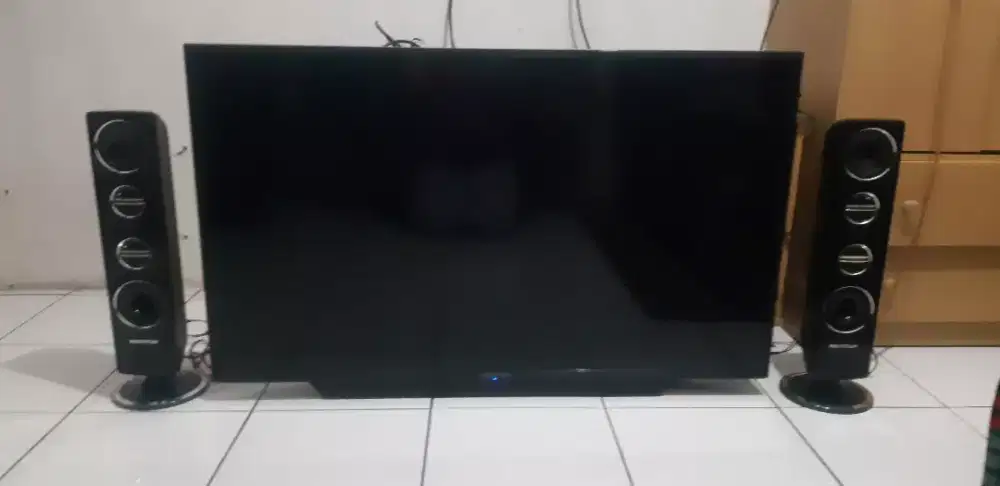 Tv Led 43 polytron, speaker & remot, analog, tanpa stb, segel