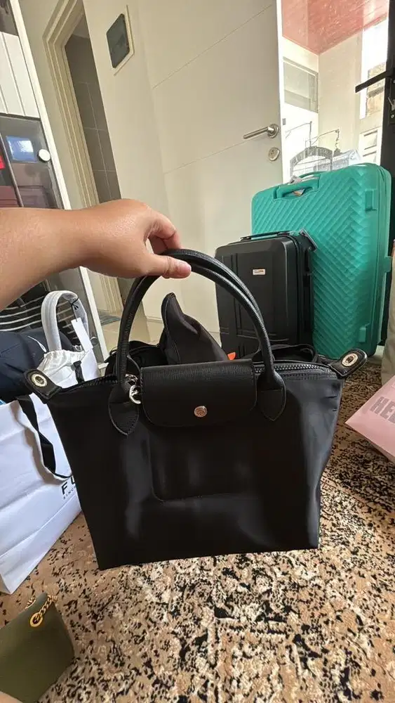 Tas longchamp hitam