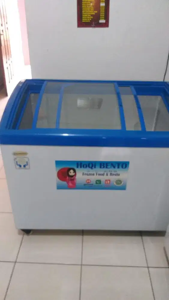 Frezzer dua box dan kaca atas