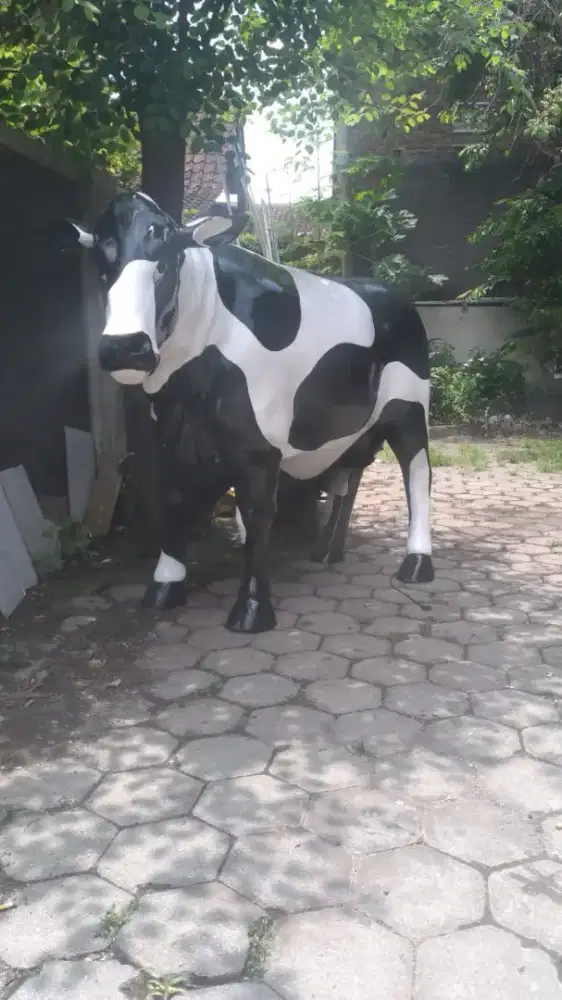 Dijual Patung Sapi lokasi Selatan Konimex, Sanggrahan-Cemani.