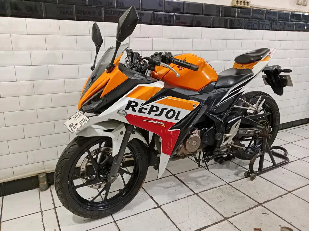 Dijual cepat cbr150r 2018 surat lengkap