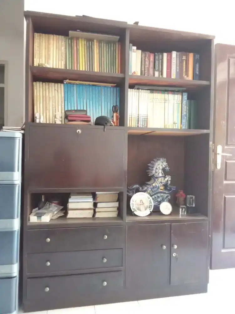 Rak Buku dari Kayu Jati