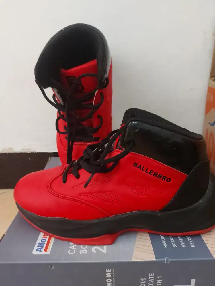 SEPATU BRANDED ORIGINAL SZ KECIL SERBA 75K