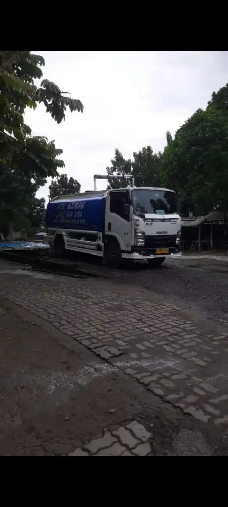 Jasa pengisian air minum tanki