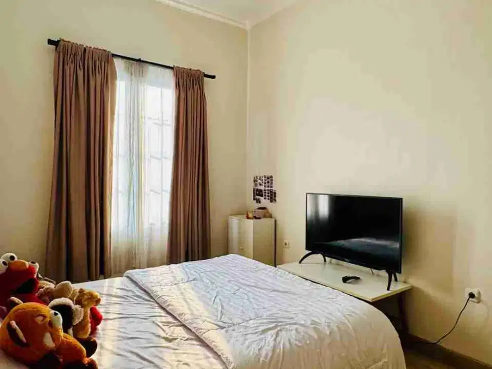 Rumah 2 Lantai SHM Luas 130m 4 Kamar Furnish Dekat Pasar Segar Graha Raya Bintaro