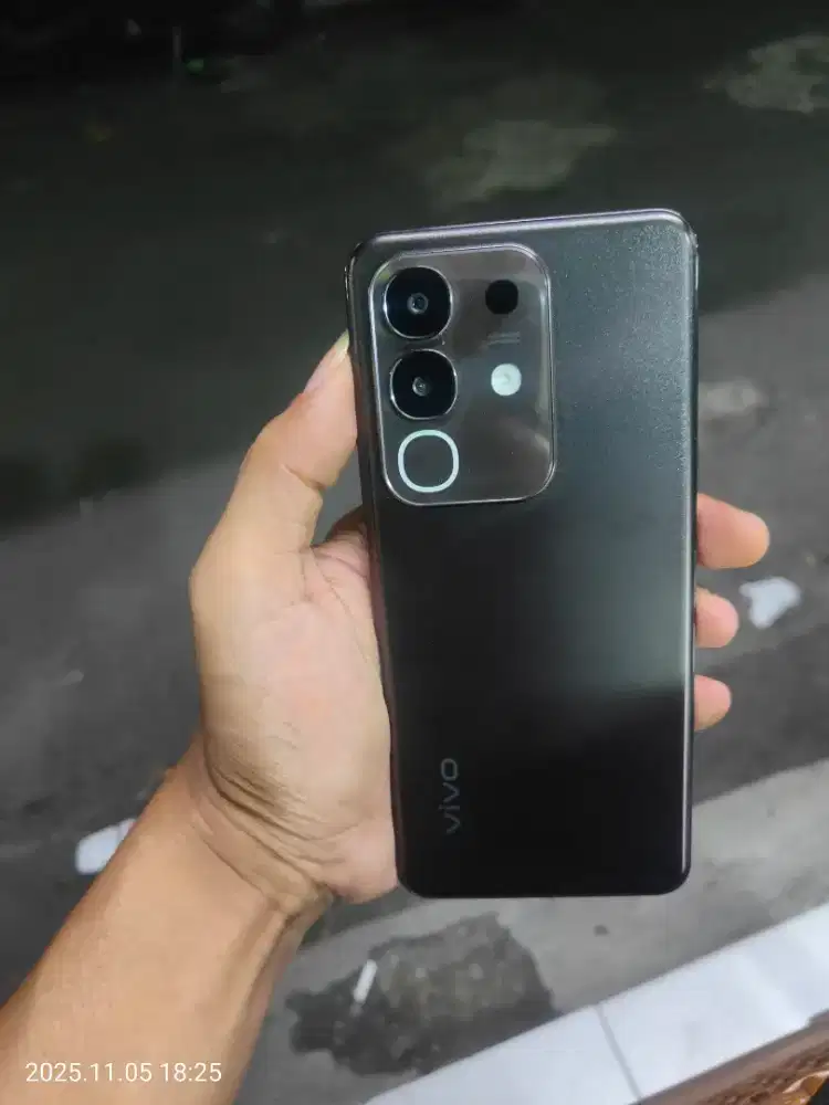 Vivo y29 ram 8/256 hp chager halal