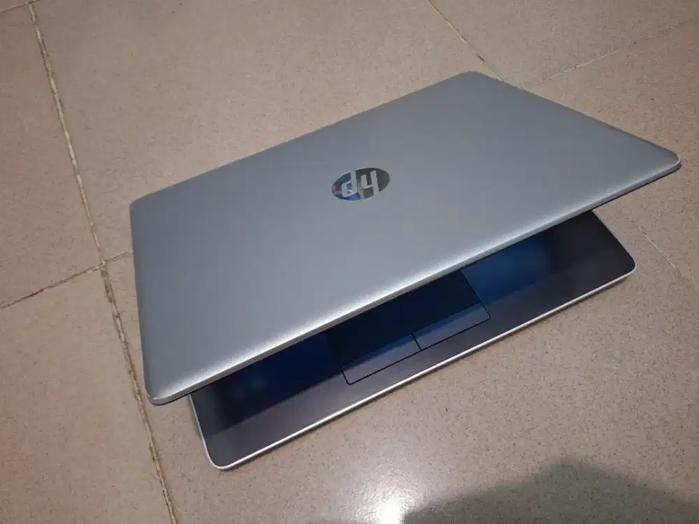 Bismillah dijual laptop hp14 slim ram 8gb ssd 256gb siap pakai mulus