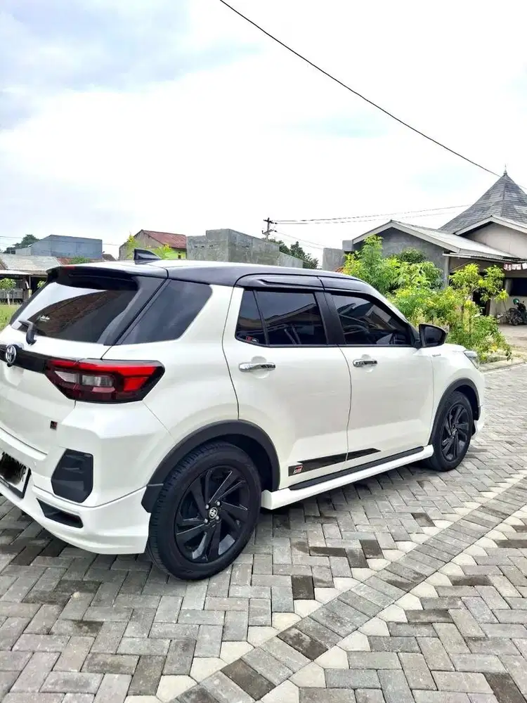 TOYOTA RAIZE 1.0 GR SPORT TWO TONE