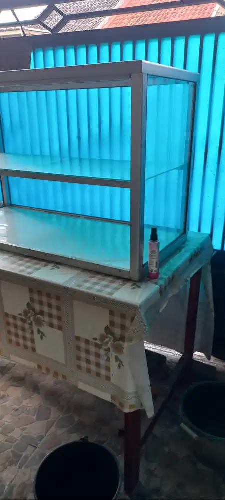 DIJUAL CEPAT!!!  ETALASE + MEJA