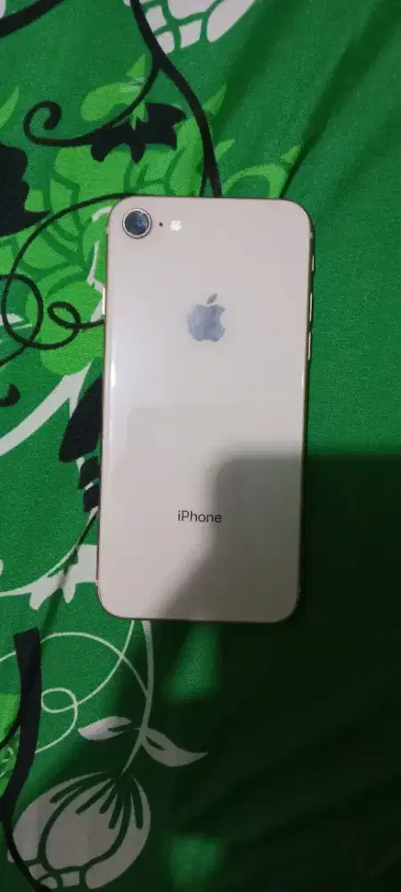 Sale!i phone 8 second
