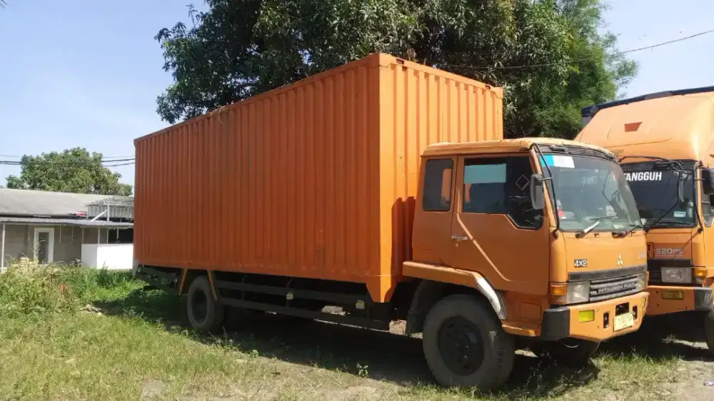 Hino fuso 220 ps tronton 4x2 bok besi tahun 2016 long sasis