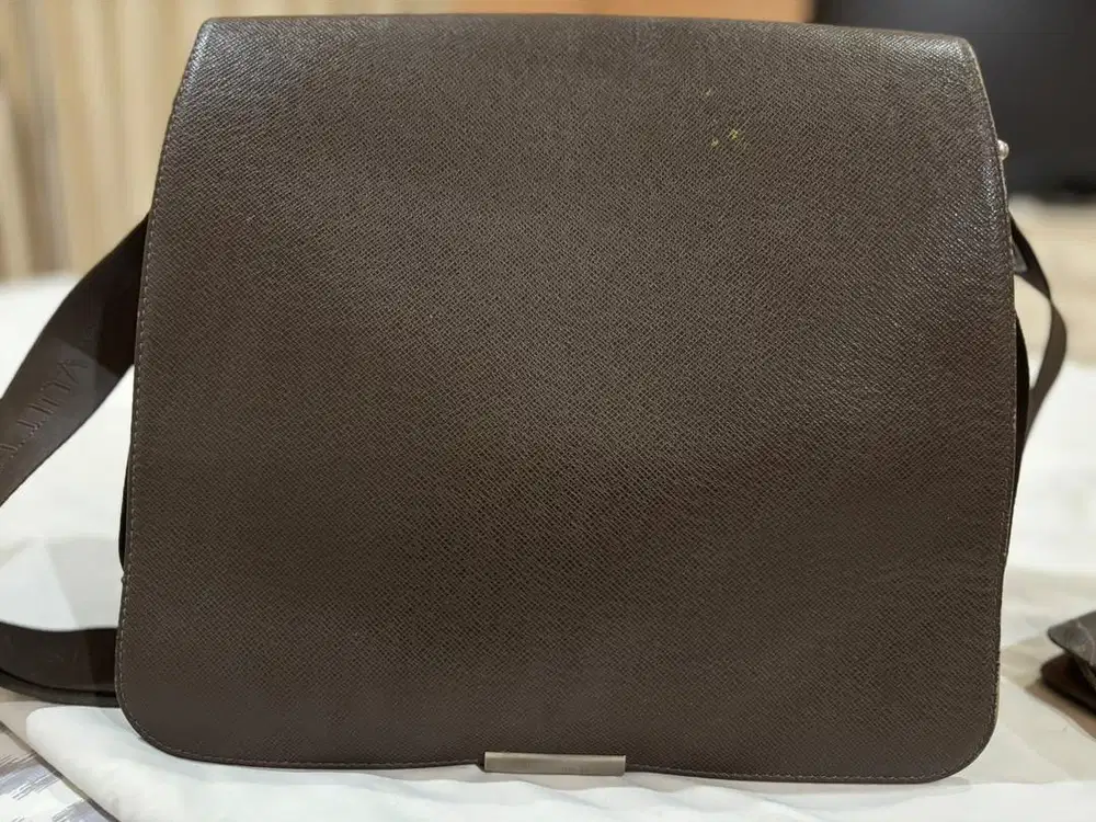 ORI Louis Vuitton Taiga Victor Shoulder Bag Brown