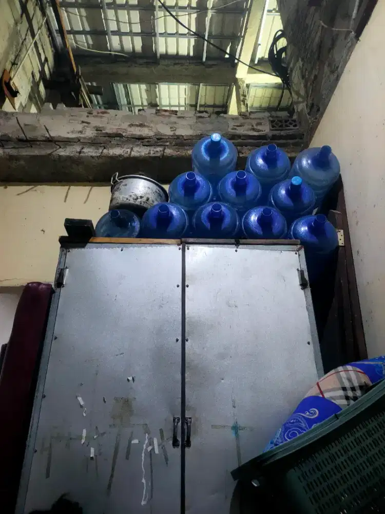 Galon polos, galon Aqua, dan galon 2Tang