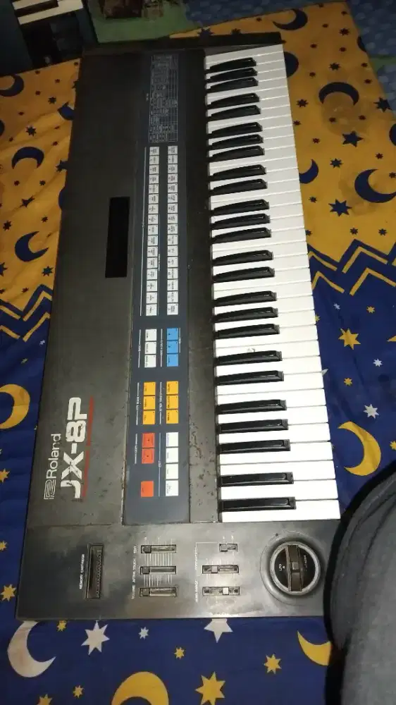 Syntheser roland JX-8P