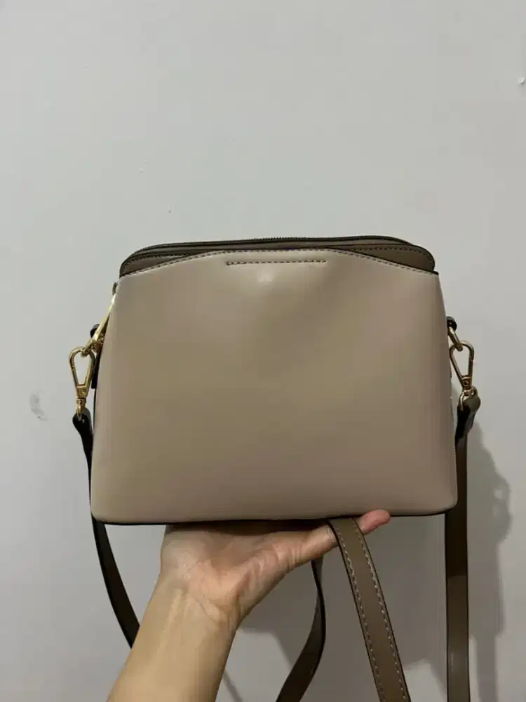 Sling Bag Wanita Sara Smith Kondisi Mulus