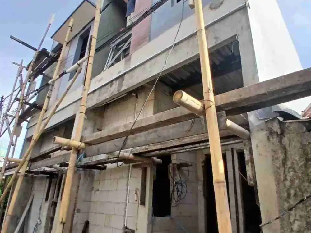 Rumah baru 2 lantai indent akses gg motor di Kampung Gedong Condet