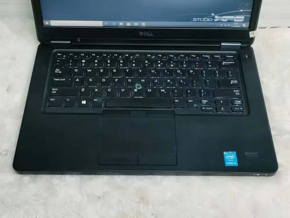 Dell Latitude E5450

- Intel Core i5 - 5300U (4CPU) ~2.3 Ghz