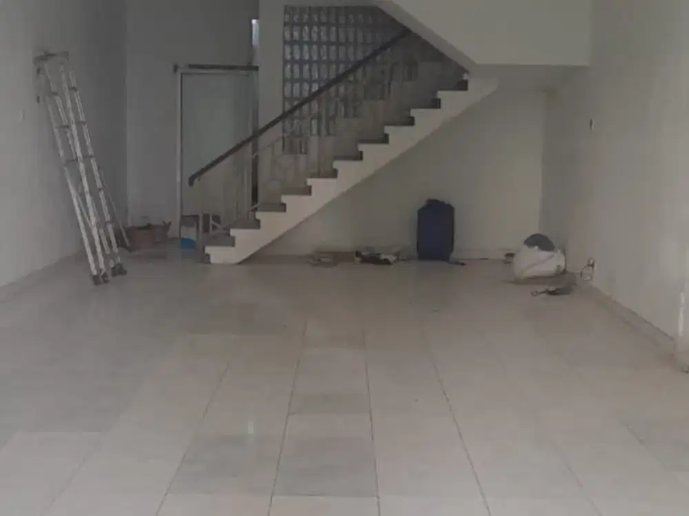 Ruko 3 Lantai Strategis Siap Pakai di Singgasana Raya