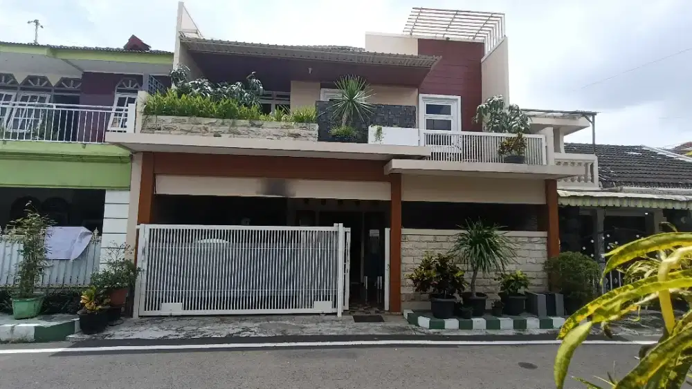 Rumah 2 Lantai Lokasi Strategis Sulfat Malang