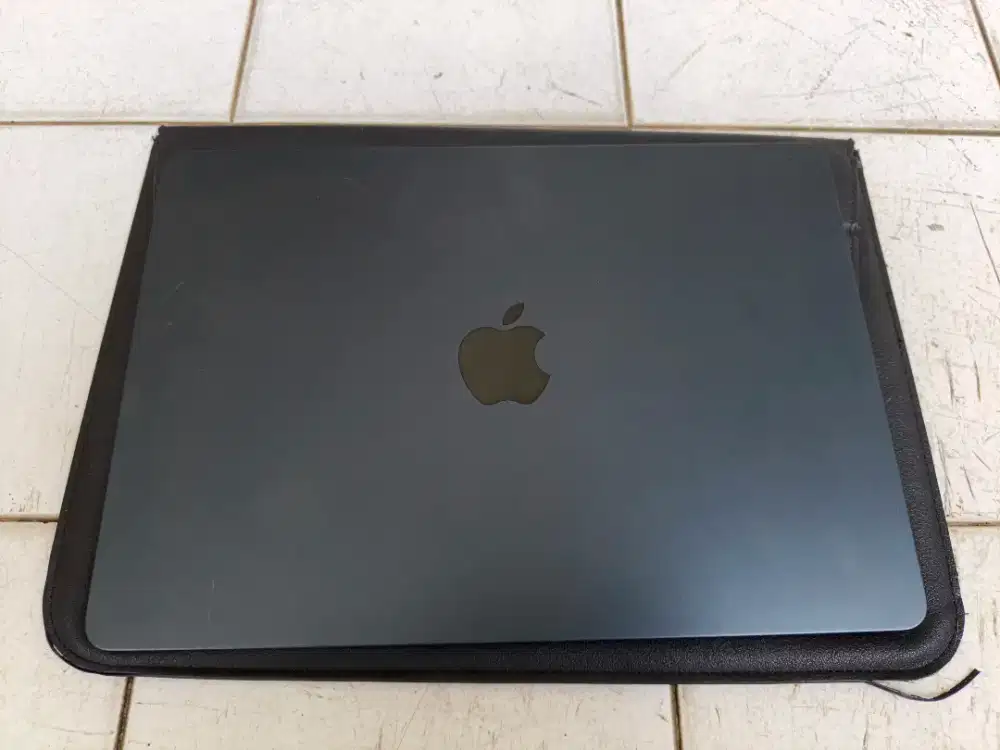 Macbook Air M2 16/256GB Like New Garansi April 2026