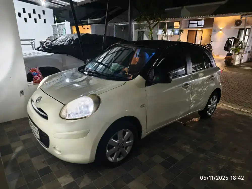 Jual nissan march 2013