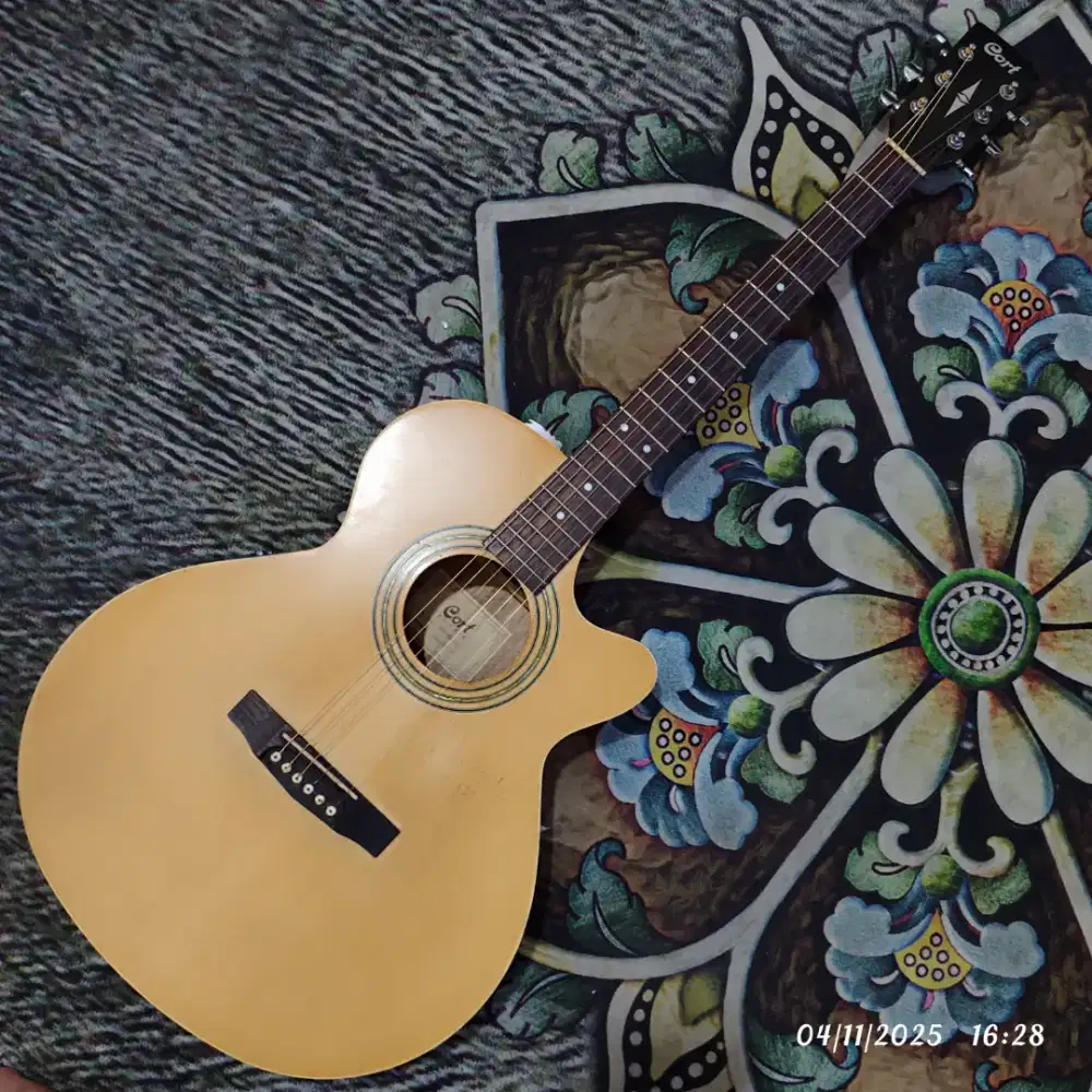 Gitar akustik elektrik CORT SFX ME OP