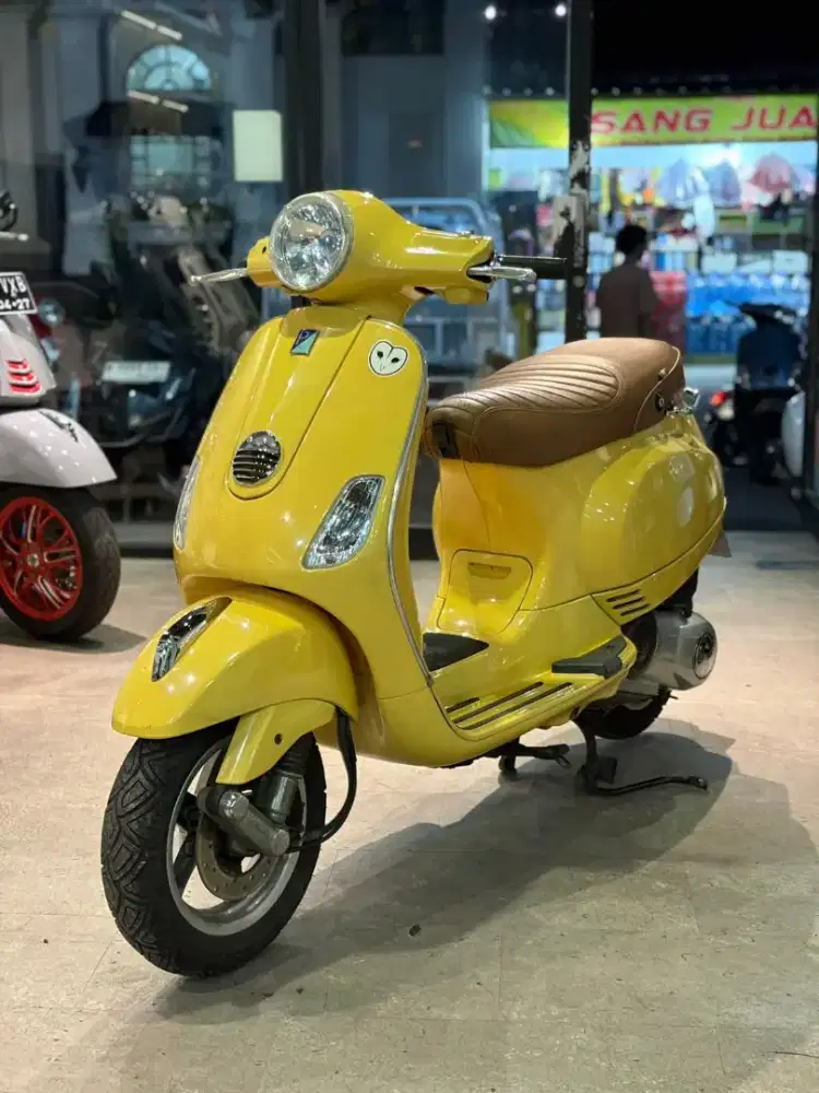 VESPA LX 150 3VIE TAHUN 2013