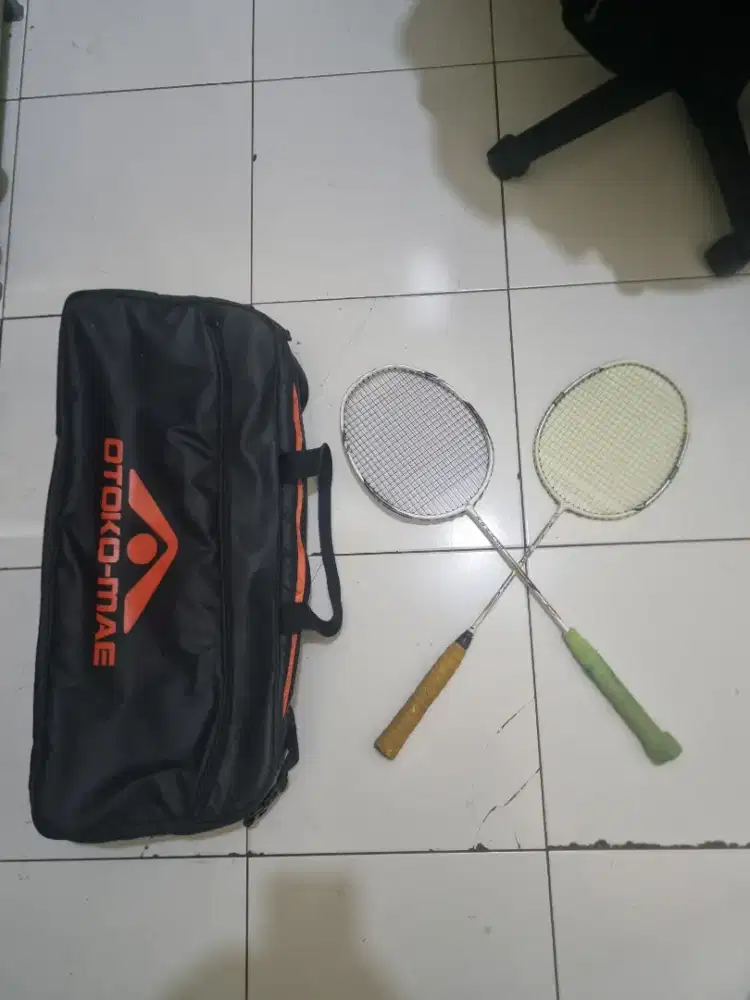 2 Raket dan Tas Badminton