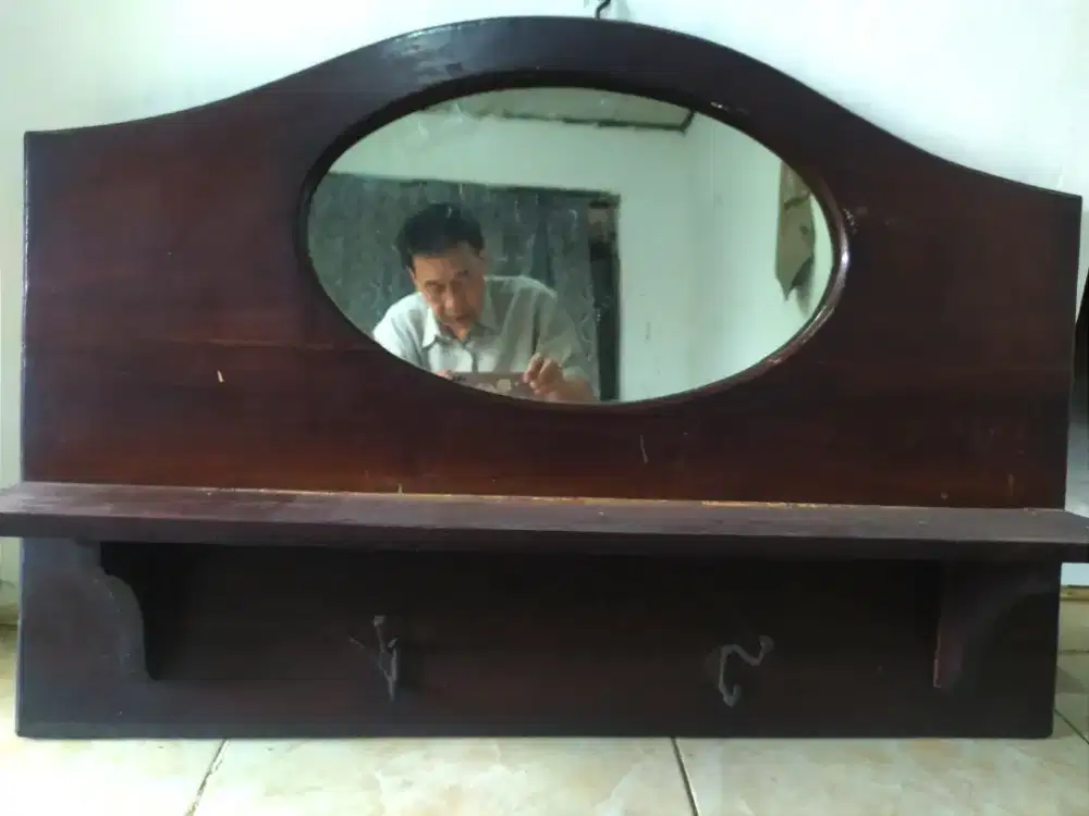 Barang Antik. Gantungan Kayu Jati plus Cermin