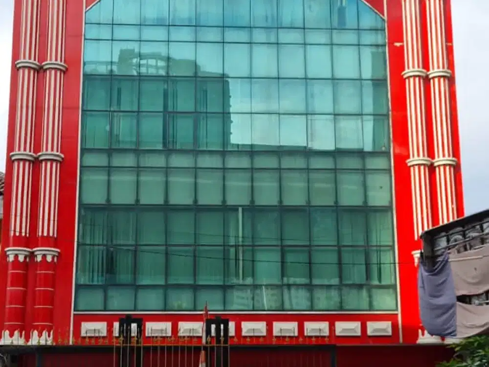 Ruko Siap Dipakai Lokasi Cantik Di Jalan Raya