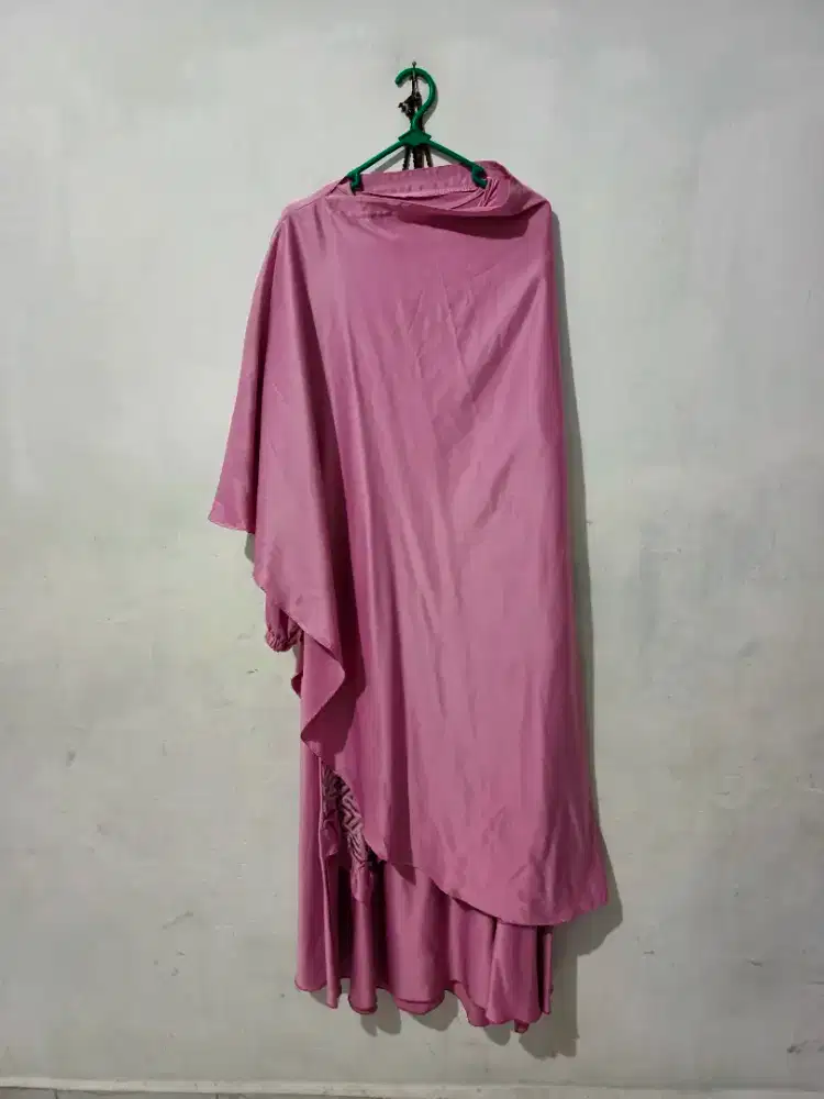 Gamis lengkap dengan hijab