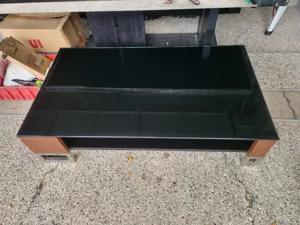 MEJA RUANG TAMU BEKAS INFORMA