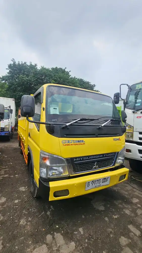 Mitsubishi colt diesel ps 110 engkel 4 roda bak besi tahun 2011
