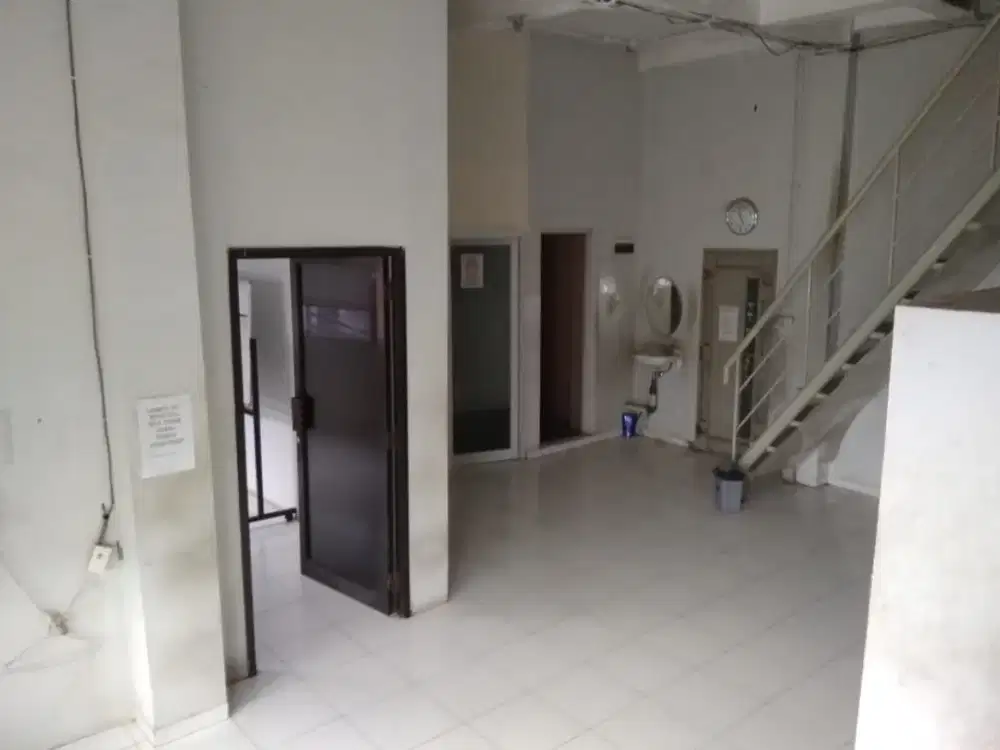 DISEWA GUDANG LODAN CENTER ANCOL MARTADINATA LUAS 300 M2 STRATEGIS JRG ADA