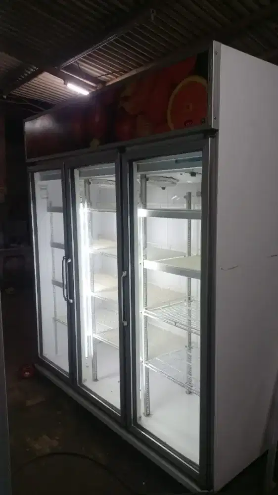 Pendingin minuman showcase