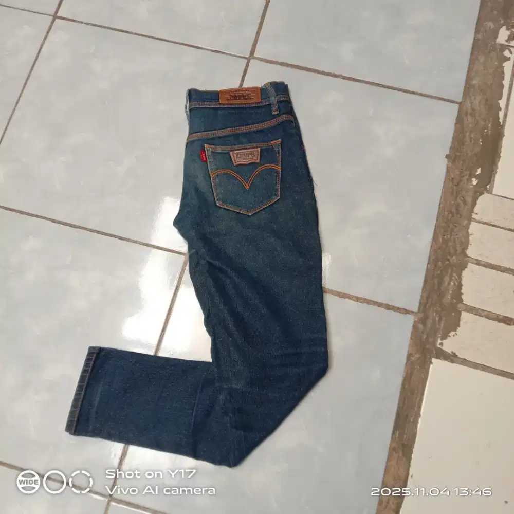 Celana Pria Levis dan Alisan size kecil