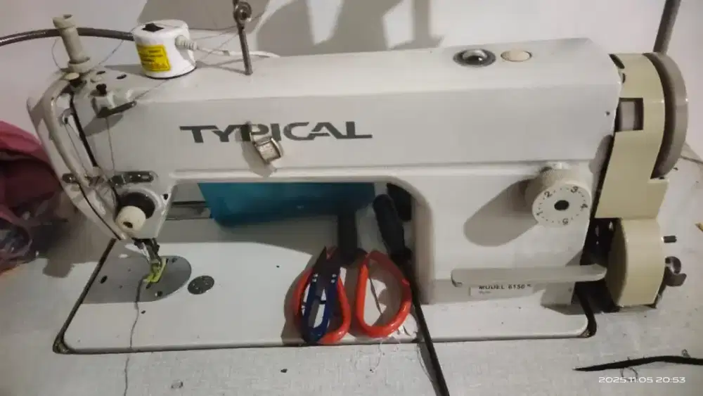 Mesin jahit , dan mesin obras