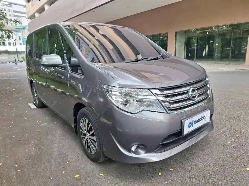 LOW DP Nissan Serena 2.0 Bensin-AT 2015 SMF