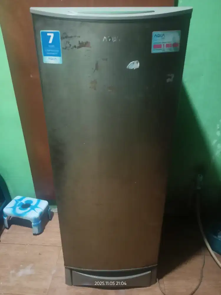 Kulkas 1 pintu merk aQua sawangan pasir putih