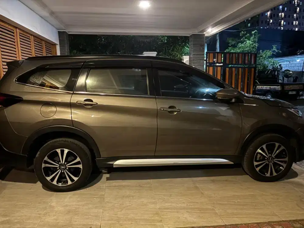Dijual mobil terios R Deluxe 2020