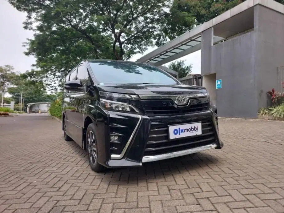 LOW DP Toyota Voxy 2.0 Bensin-AT 2021 8SB