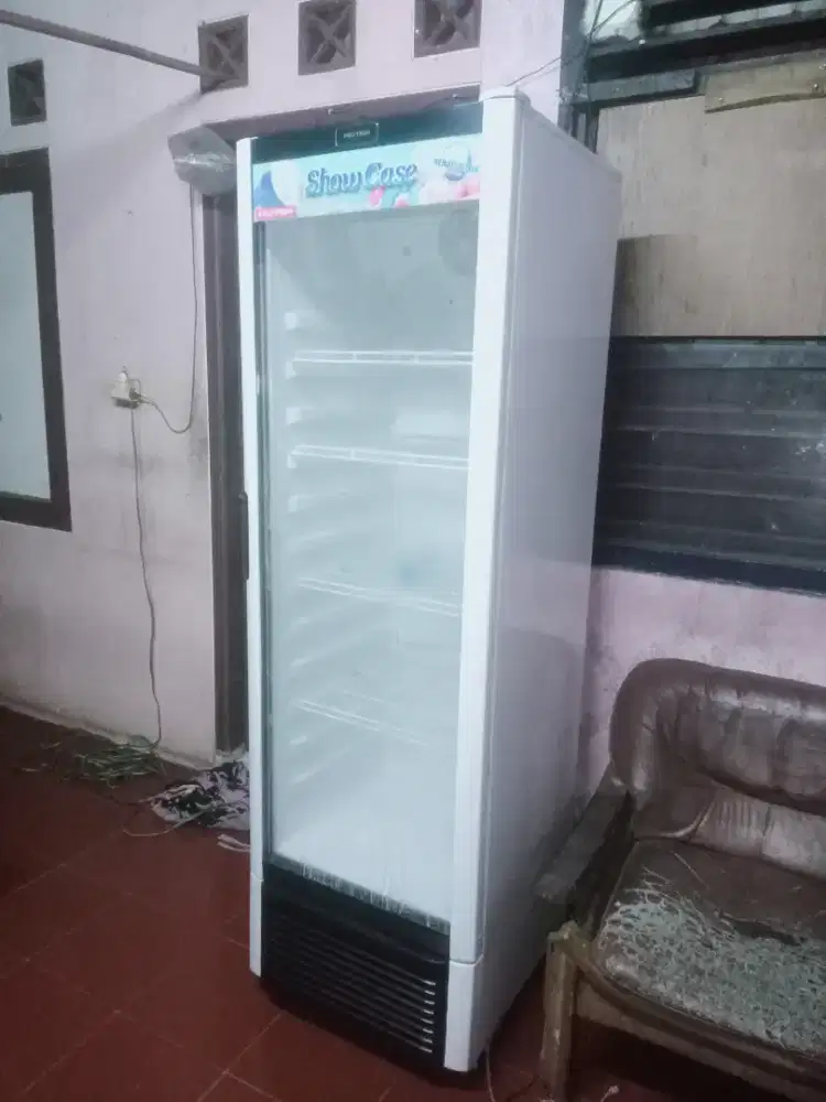 Di jual showcase pendingin minuman merk Polytron 4 rak NORMAL DINGIN
