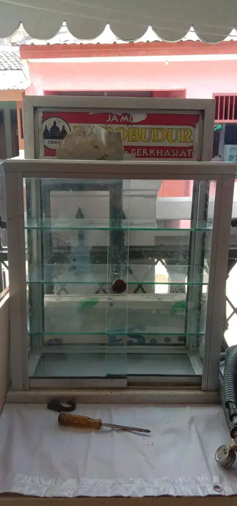 Etalase Kaca 3 Susun Masih bagus