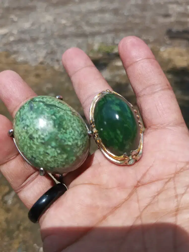 Batu  GIOK kristal  warna bos