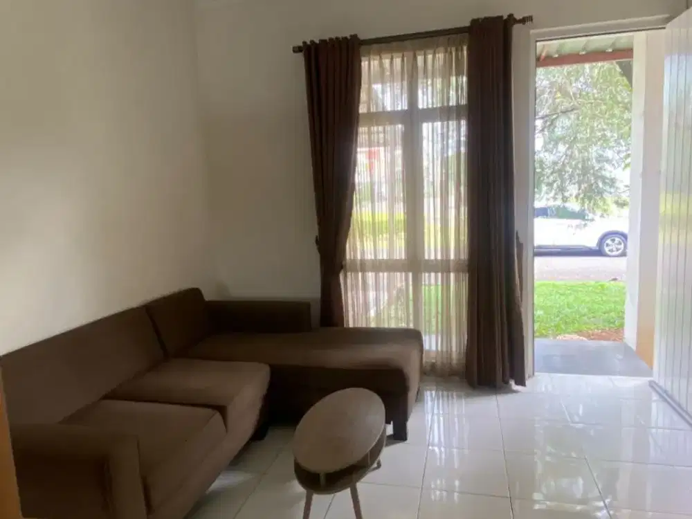 DISEWA RUMAH 2 LANTAI FULL FURNISHED 2ICON COSMO DEPAN TAMAN