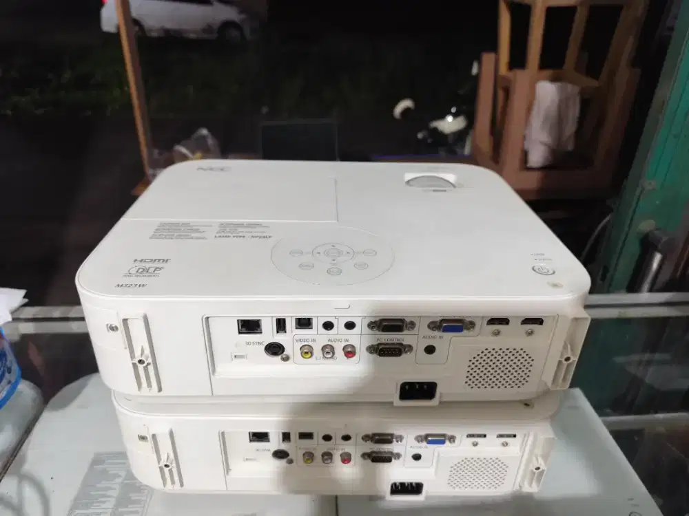 Paket 2 Proyektor NEC M323W – Lebih Hemat & Terang Dan tajam