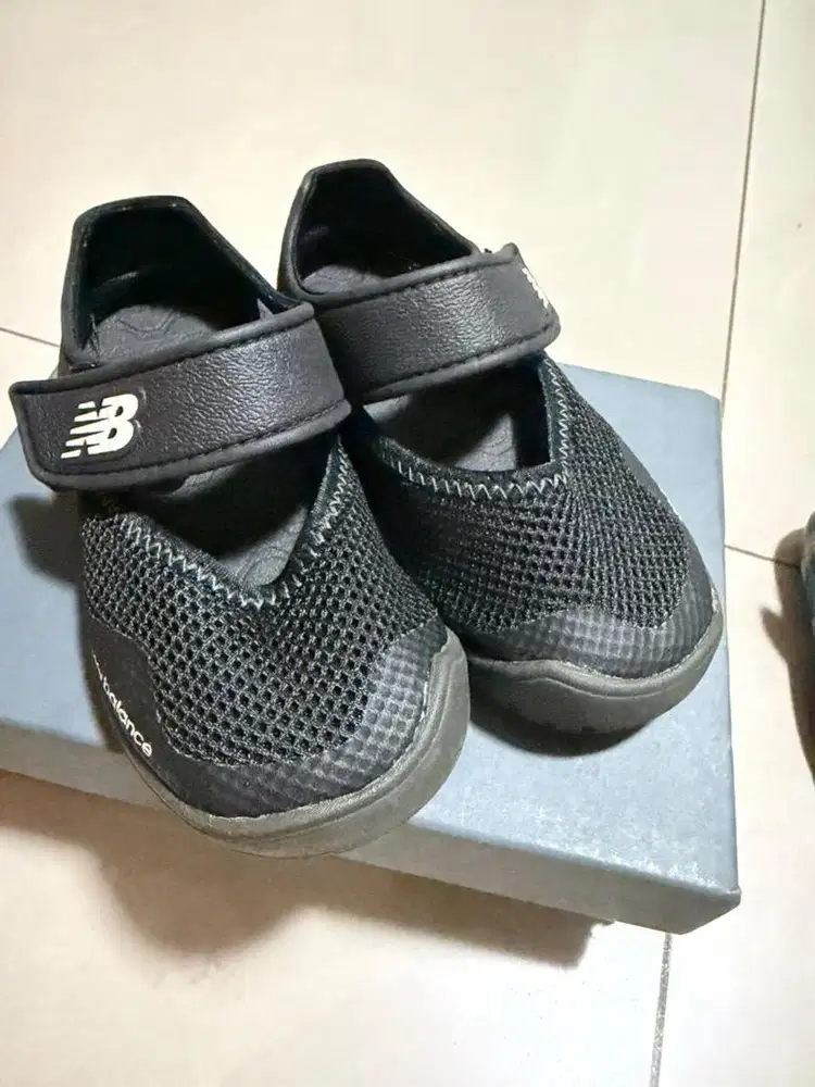 Di jual preloved sendal NB anak