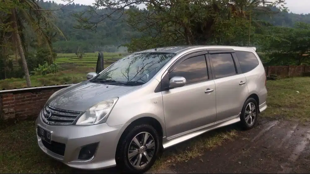 Dijual Grand Livina XV Manual 2012 tangan pertama, mulus dan bertenaga